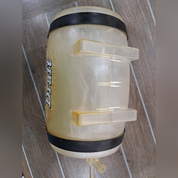 Miller Genuine Draft MGD 64oz Mini Beer Keg Barrel Man Cave Tavern Bar w/Tap - Picture 8 of 10